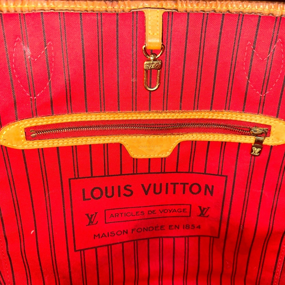 LV Neverfull MM Bag - Picture 9 of 16